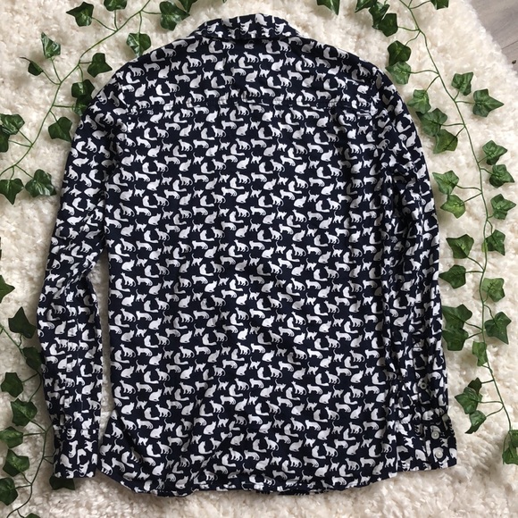 Gap The Fitted Boyfriend Cat Pattern Button Up - Picture 6 of 6